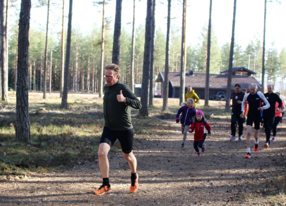 Thomas Jansrud i et av sine mange løp uten startnummer i Elverumtrimmen i fjor. (Foto: Rolf Bakken)
