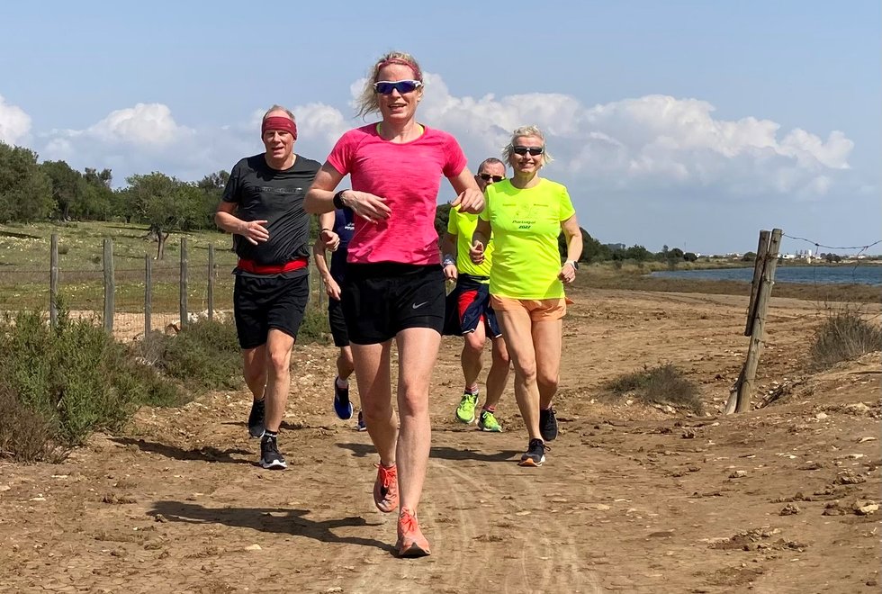 F.v: Roy Åge Østerås, Anne Grethe Lindeberg og Ragnhild Tunaal på Kondis  sin løpeuke i Portugal med Springtime