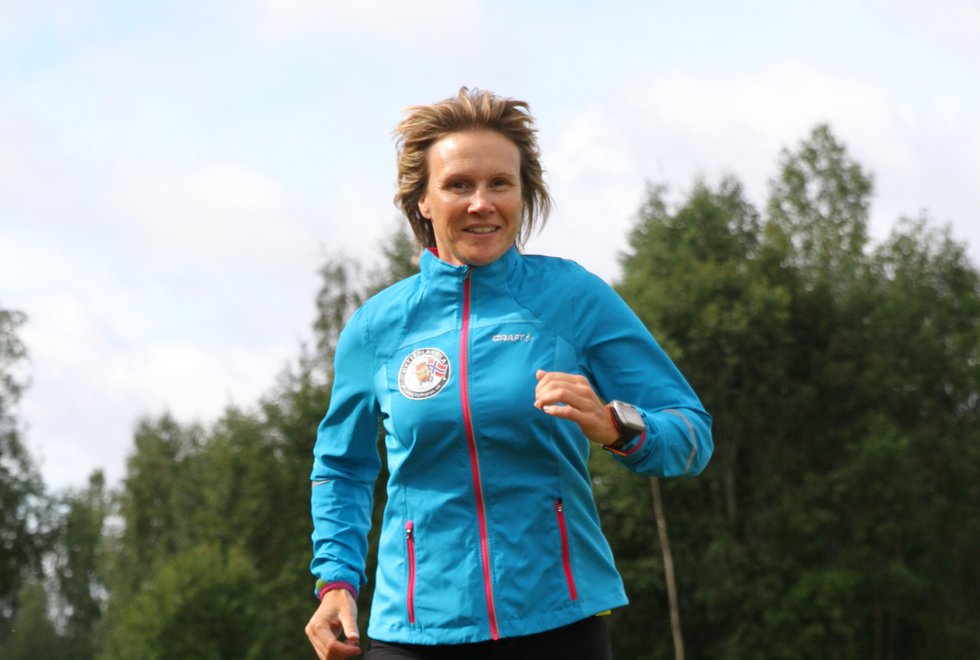 Løper daglig: Hilde Johansen prøver å legge inn en løpefri dag i uka for restitusjonen sin del og for å få tid til andre ting. Det er bare så vanskelig. Hun elsker ganske enkelt å løpe. Foto: Marianne Røhme