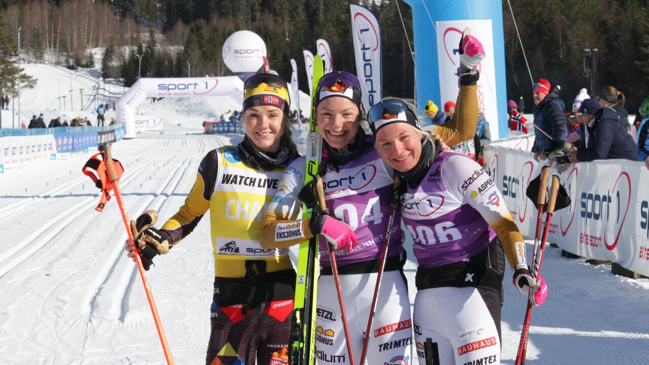 De tre beste kvinnene som kom i mål med drøye minuttet seg i mellom (fra venstre) Emilie Fleten, Magni Smedås og Kati Roivas. (Foto: Finn Olsen)