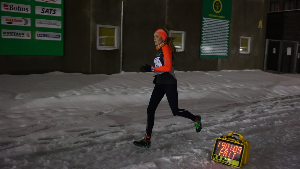 Tone Fløttum løper i mål som beste kvinne under Vinterkarusellen Romerike