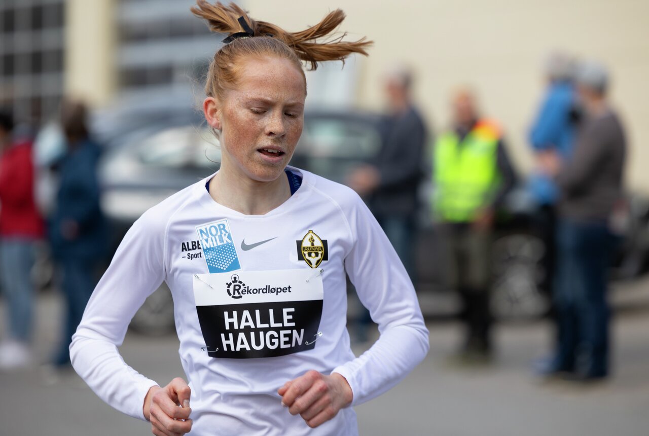 Ina Halle Haugen løp 5 km 16.11 og forbedret dermed den norske juniorekorden på distansen med ett sekund. (Arkivfoto: Samuel Hafsahl)