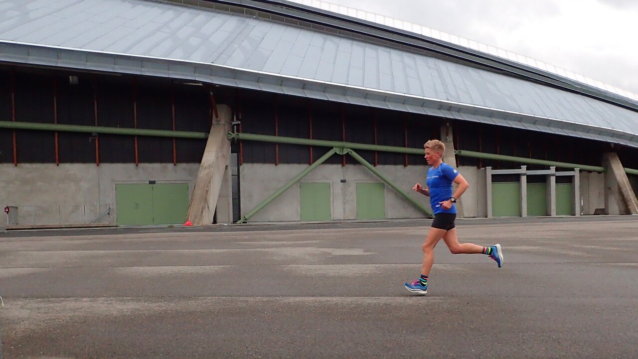 Her løper Esther Innselset intervaller på Kondis sitt trenerseminar på Hamar tidligere i år. (Foto: Marianne Røhme)