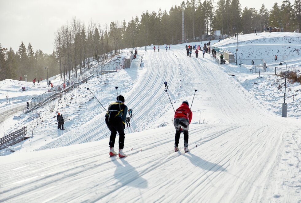Bedre glid: Det å flytte bindingene bakover gir raskt bedre glid på skia. (Foto: Stian Schløsser Møller)