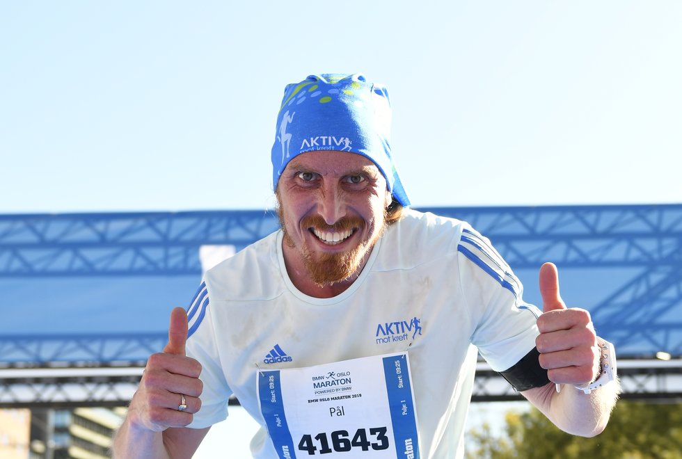Fornøyd: Pål Oraug var svært godt fornøyd da han kom i mål under Oslo Maraton selv om tida var langt unna pers. Nå betyr det å gjennomføre mer enn det å hevde seg på resultatlista for Pål. (Foto: Bjørn Johannessen)