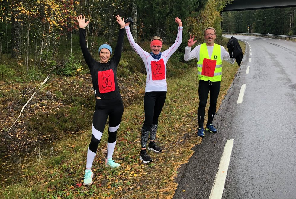 F v. Katinka Yri, Lise Wirstad Dynna og Åge Lindahl under Kondisløpets 10 km september 2020 gjennomført av Kondistreninga Harestua
