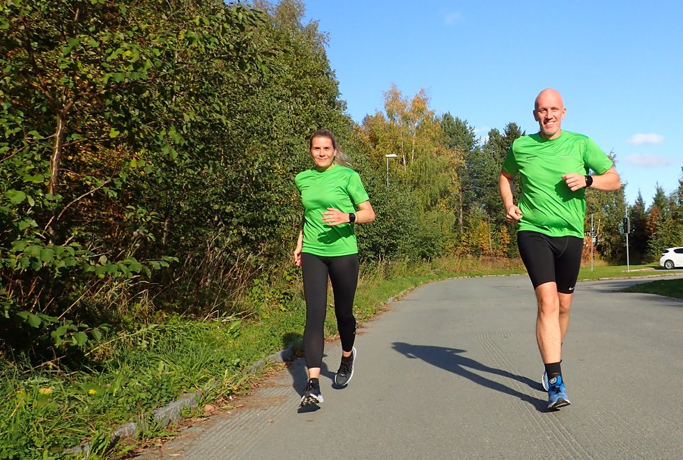 Maria Johanne og  Asgeir Jerstad Lien setter stor pris på å kunne løpe turer sammen fra hjemmet sitt på Kattem i Trondheim kommune. (Foto: Marianne Røhme)