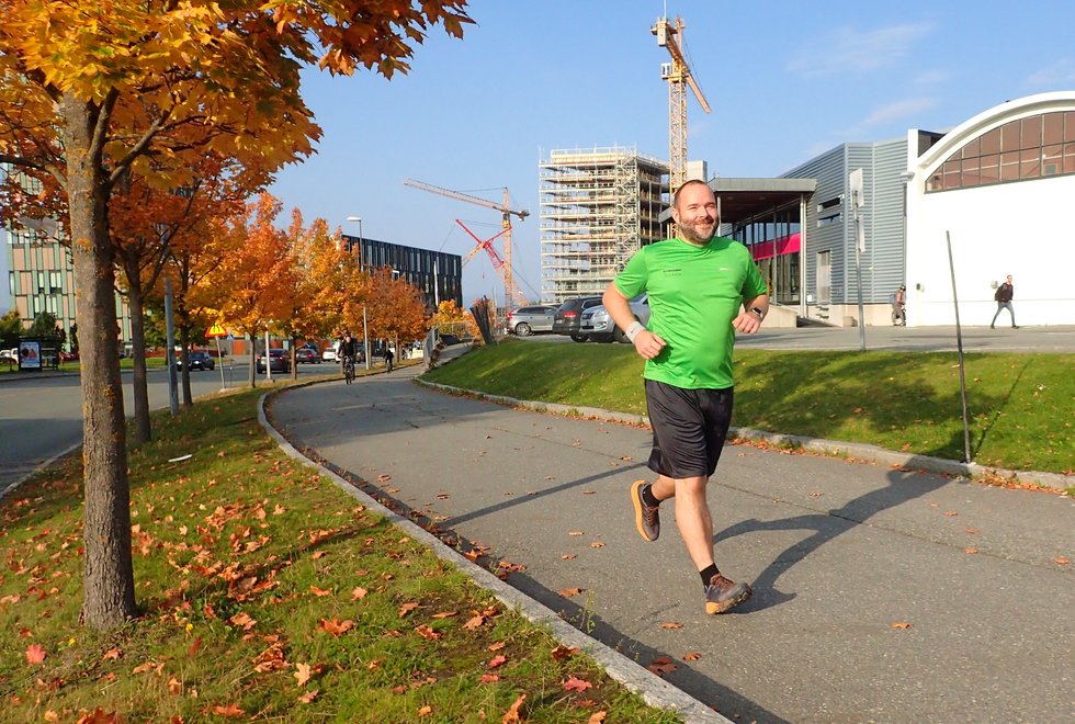 Jostein Harald Jakobsen opplevde både å gå ned i vekt, få stadige forbedringer både på tida si på de ulike distansene, og det å kunne løpe lengre og lengre da han begynte å løpe. (Foto: Marianne Røhme)