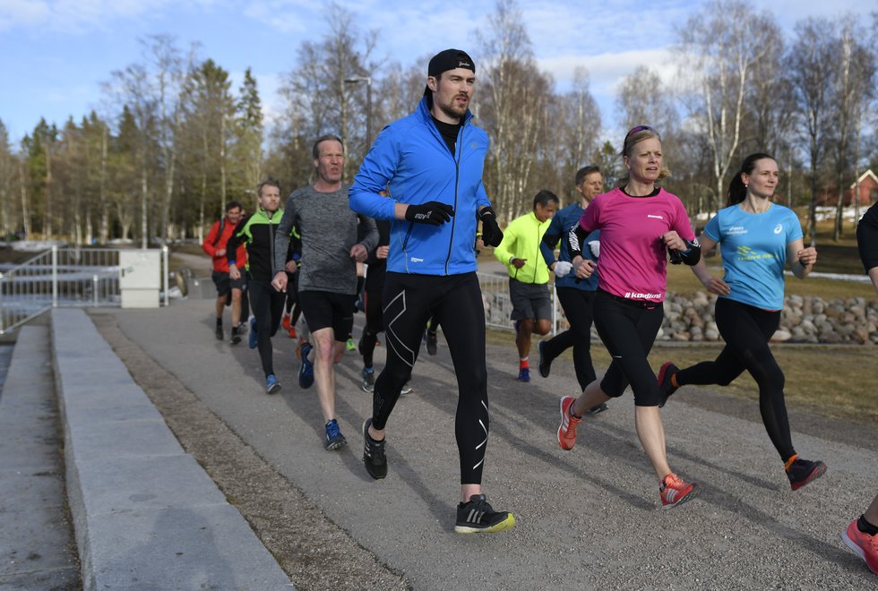 Treningsgruppe: Hver tirsdag møtes denne Kondistreningsgruppa til trening ved Sognsvann i Oslo kl. 18. Sleng deg med du også om du er i nærheten. Foto: Bjørn Johannessen