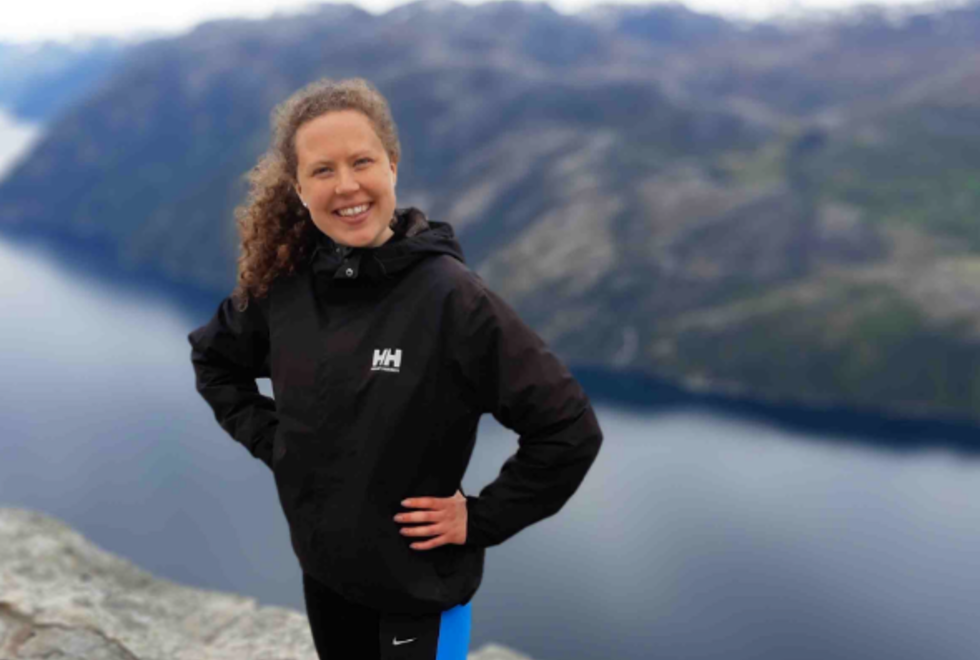Karoline Nordal elsker å gå i fjellet. Om hun ikke løper, blir det gjerne en fjelltur. (Foto: Privat) 