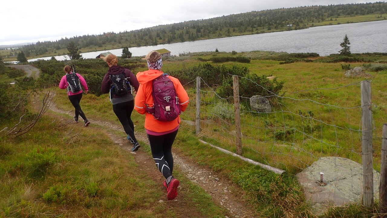 Kondisturer: Kondis arrangerer turer og kurs for sine medlemmer. Her fra en løpesamling på Hafjell i 2020. F.v: Alice Steinkellner, Yngvild Schwung Nilsen og  Laila Tjelmeland.