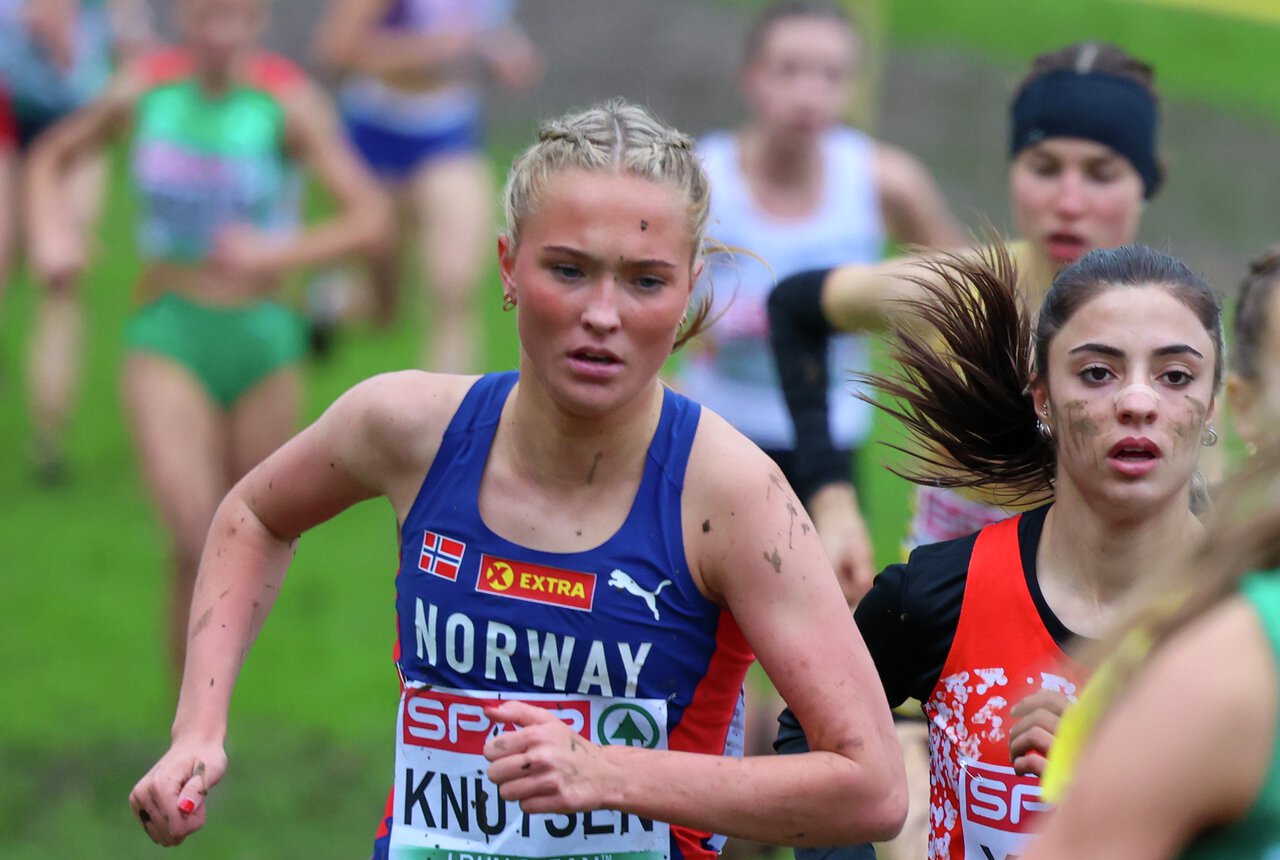 Høydepunkt: I desember løp Thea Knutsen inn til en sterk 10. plass i U20-klassen i EM terrengløp. Dette rangerer hun som sin beste idrettsopplevelse så langt. (Foto: Arne Dag Myking)